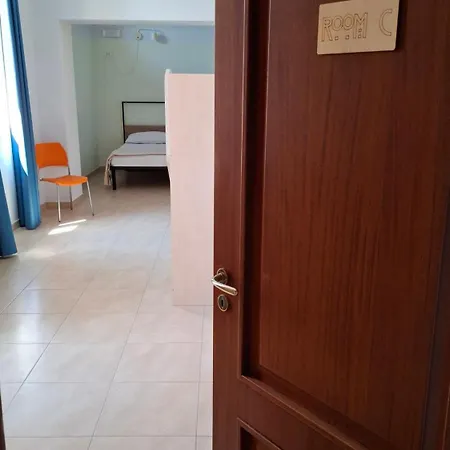 Novello Hostal